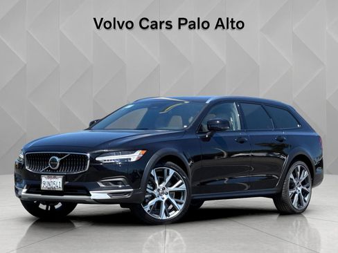 Certified 2025 Volvo V90 B6 Cross Country Ultra w/ Protection Package Premier AWD/4WD image 2