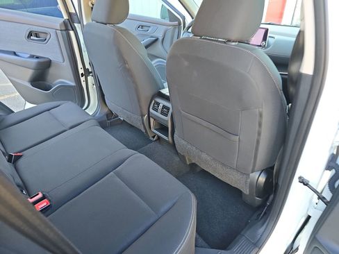 Used 2023 Nissan Rogue S image 15