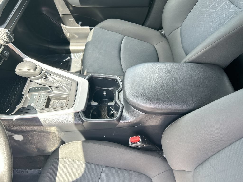 Used 2025 Toyota RAV4 XLE FWD image 29