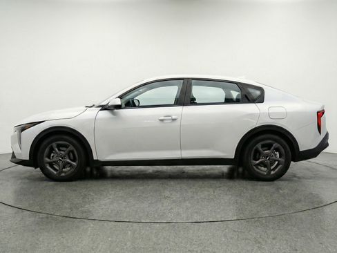 Used 2025 Kia K4 LXS FWD image 5