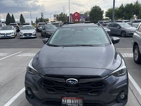 Used 2024 Subaru Crosstrek 2.5i Limited w/ Crosstrek Mirror Package AWD/4WD image 2