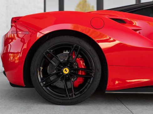 Used 2017 Ferrari 488 GTB RWD image 6