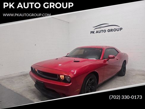 Used 2012 Dodge Challenger SXT image 1