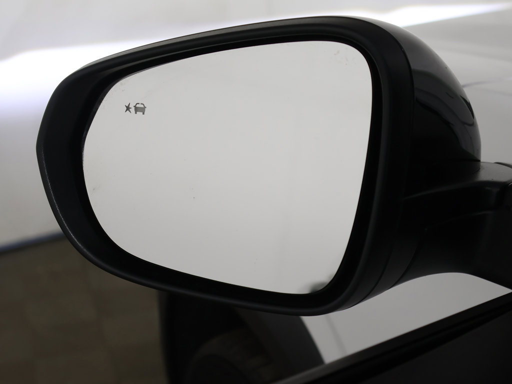 Used 2025 Chevrolet Trax RS w/ Driver Confidence Package FWD image 32