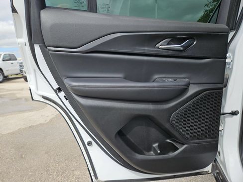 Used 2024 Jeep Grand Cherokee Laredo RWD image 15