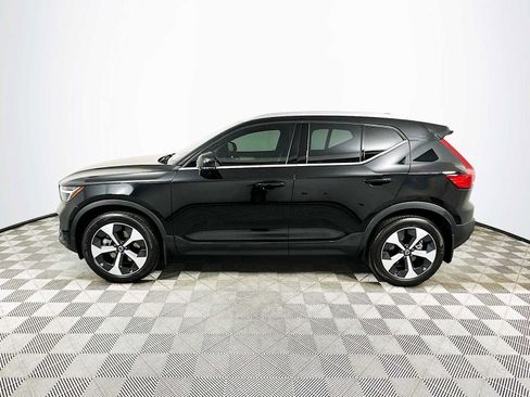 Used 2025 Volvo XC40 B5 Core w/ Climate Package image 4