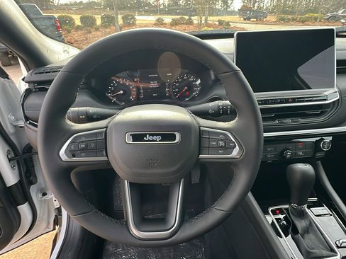 New 2026 Jeep Compass Latitude image 21