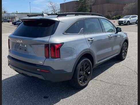 Used 2023 Kia Sorento S w/ Panoramic Sunroof Package image 3