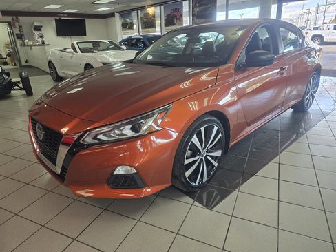 Used 2022 Nissan Altima 2.5 SR image 1