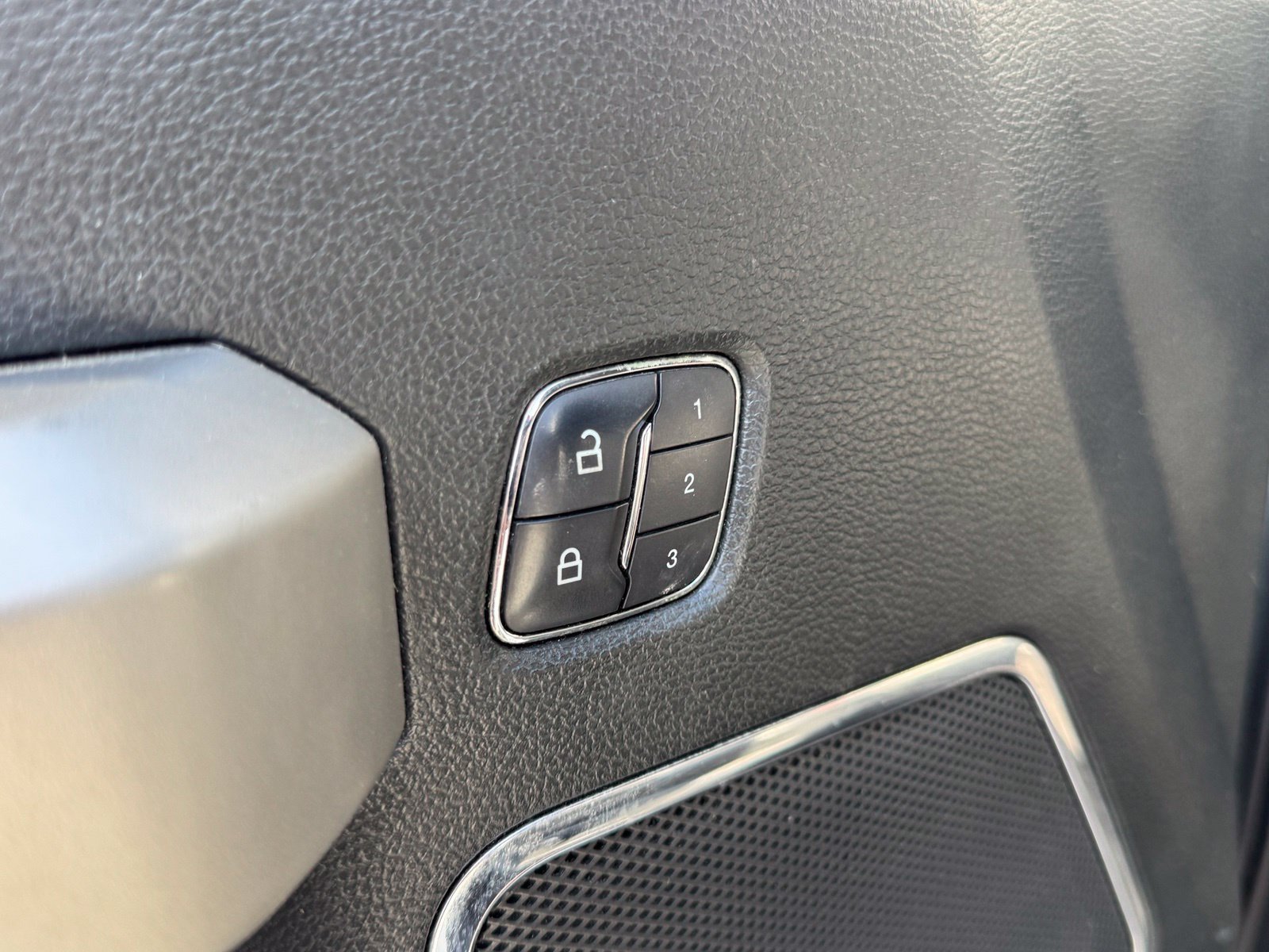 Used 2016 Ford F150 Lariat w/ Equipment Group 502A Luxury AWD/4WD image 13