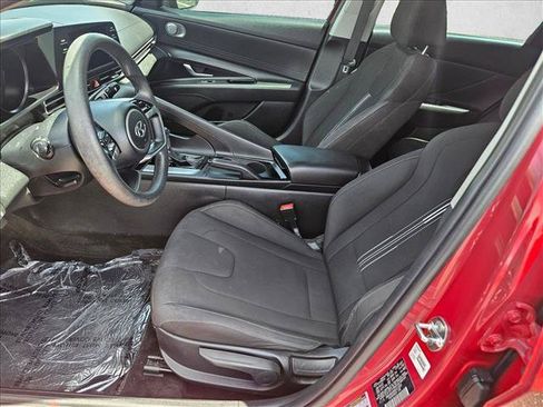 Used 2022 Hyundai Elantra SEL FWD image 15