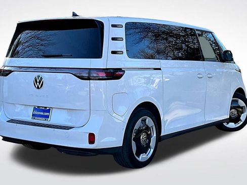 Certified 2025 Volkswagen ID. Buzz Pro S image 10