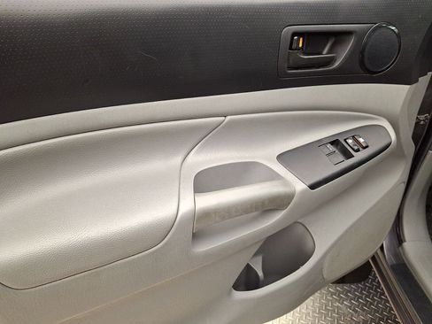 Used 2012 Toyota Tacoma 4x4 Access Cab image 10