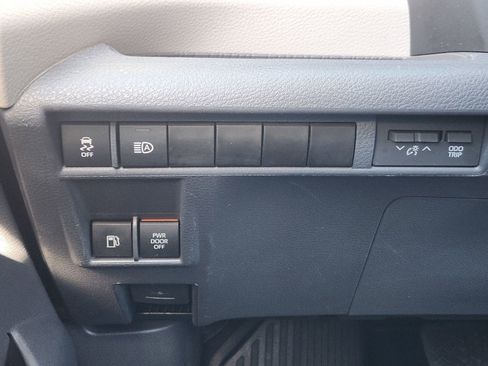 Used 2023 Toyota Sienna XLE image 25