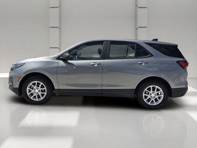 Used 2024 Chevrolet Equinox LS w/ Driver Confidence II Package FWD image 2
