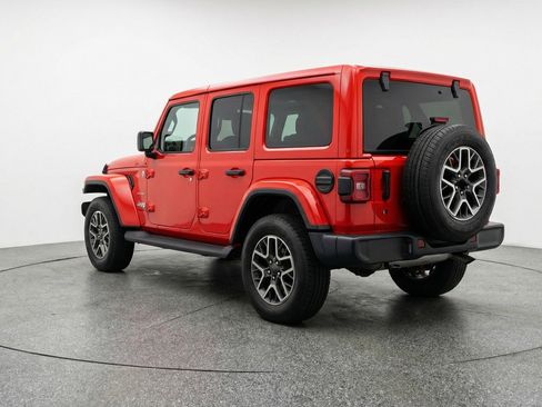 Used 2025 Jeep Wrangler Sahara image 5