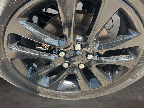 Used 2019 Jeep Grand Cherokee Altitude AWD/4WD image 19