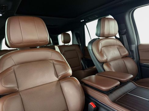 Used 2025 Lincoln Navigator Reserve AWD/4WD image 26