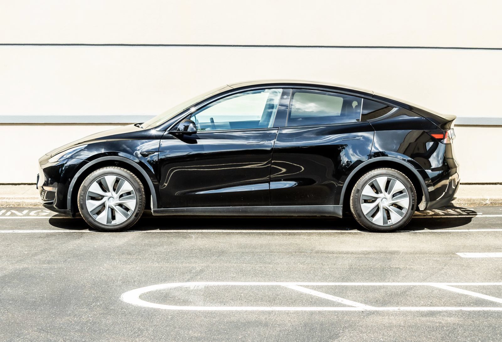 Used 2022 Tesla Model Y Long Range AWD/4WD image 4