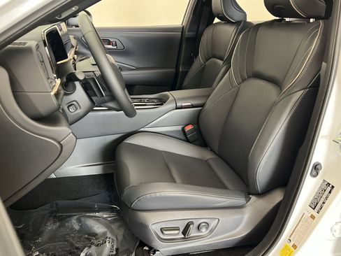 Used 2026 Toyota Crown Platinum AWD/4WD image 12