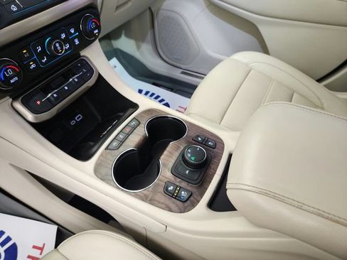 Used 2021 GMC Acadia Denali w/ Denali Technology Package FWD image 17