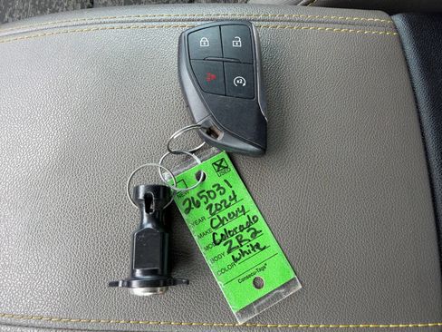 Used 2024 Chevrolet Colorado ZR2 w/ Safety Package AWD/4WD image 38