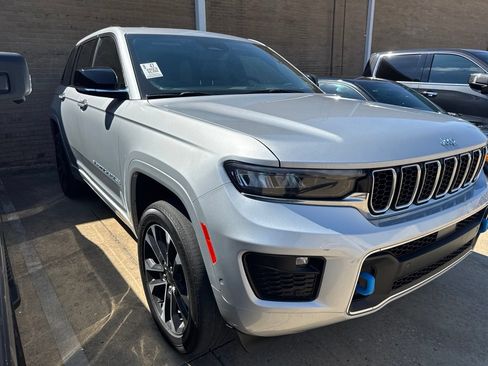 Used 2023 Jeep Grand Cherokee Overland w/ Luxury Tech Group IV AWD/4WD image 3