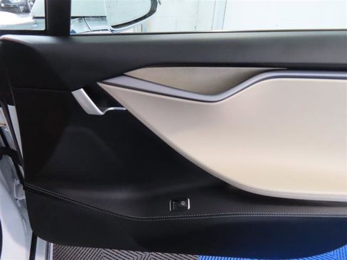 Used 2018 Tesla Model S 100D image 33