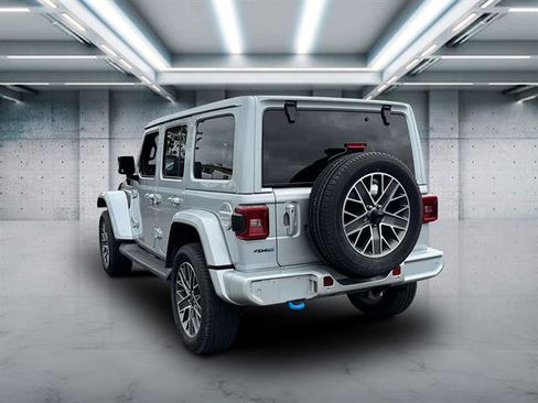 Used 2022 Jeep Wrangler Unlimited Sahara image 4