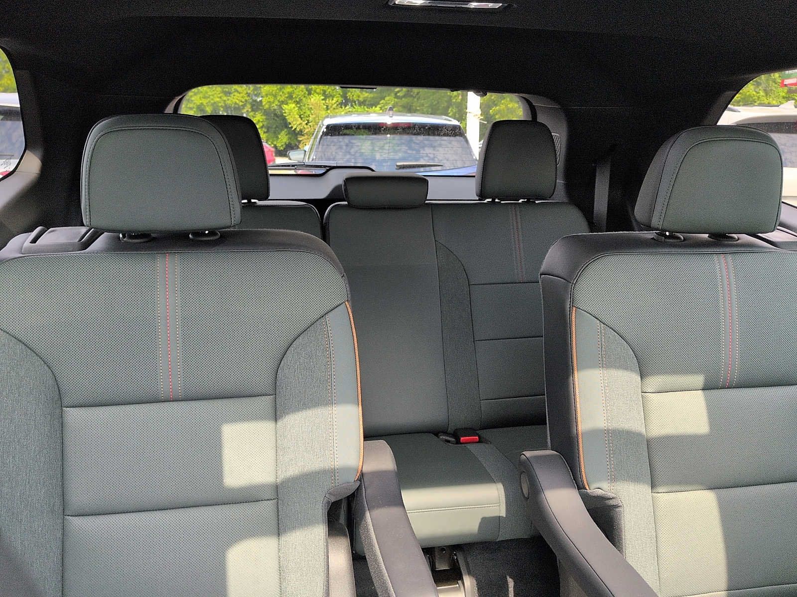 Used 2026 GMC Acadia AT4 w/ Super Cruise Package AWD/4WD image 11