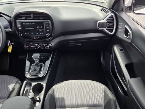 Used 2025 Kia Soul LX w/ LX Technology Package FWD image 14