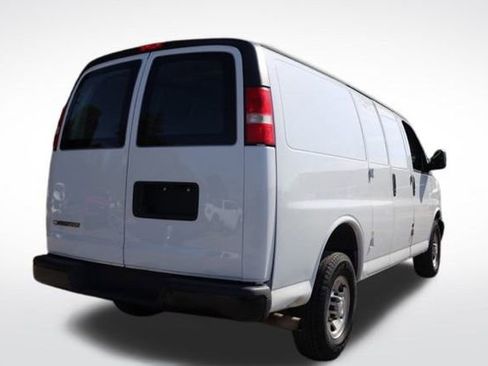 Used 2018 Chevrolet Express 2500 image 7
