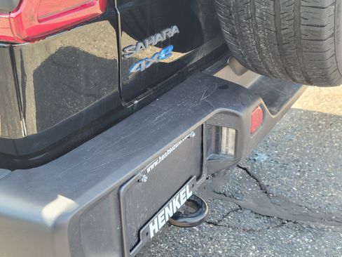 Used 2025 Jeep Wrangler Unlimited Sahara AWD/4WD image 21