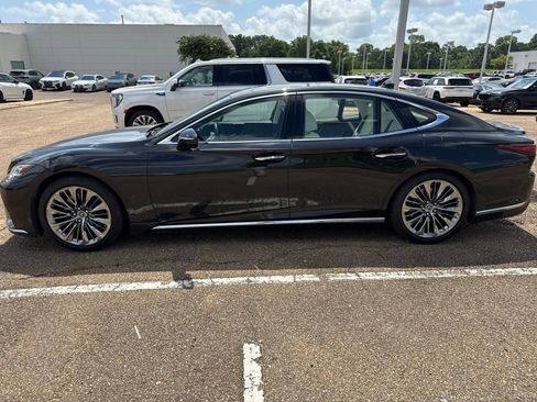 Used 2022 Lexus LS 500 w/ Interior Upgrade Package RWD image 8