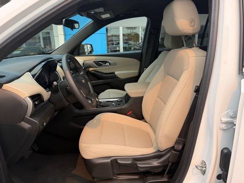 Used 2022 Chevrolet Traverse LS FWD image 12