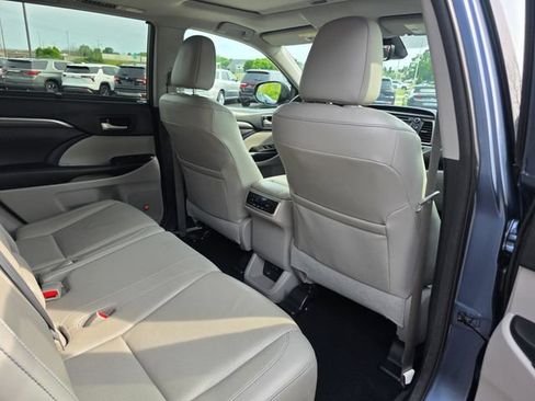 Used 2017 Toyota Highlander Limited AWD/4WD image 14