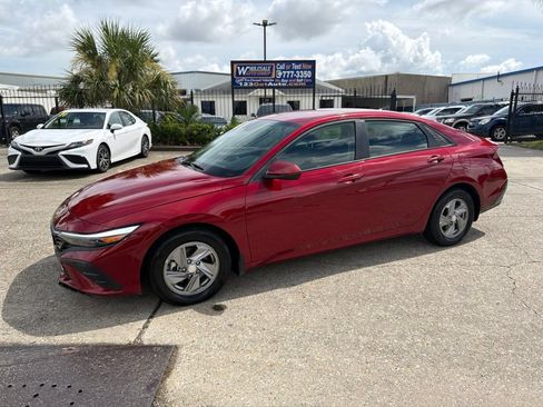 Used 2025 Hyundai Elantra SE FWD image 6