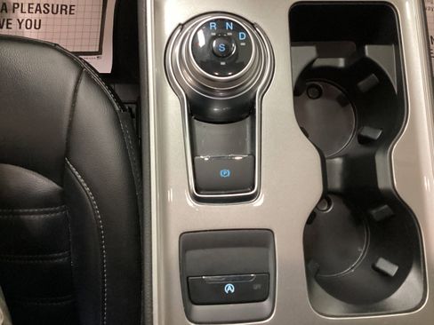 Used 2024 Ford Edge SEL w/ Convenience Package image 30