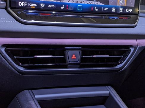 New 2025 Volkswagen Tiguan SE R-Line image 18