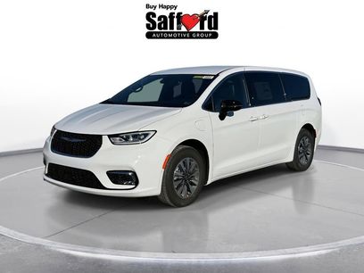 New 2026 Chrysler Pacifica Select