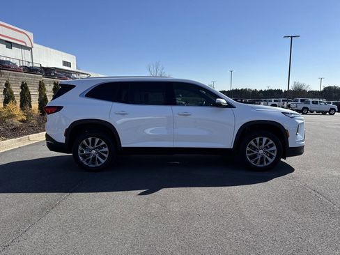 Used 2025 Buick Enclave Preferred w/ Power Package image 11
