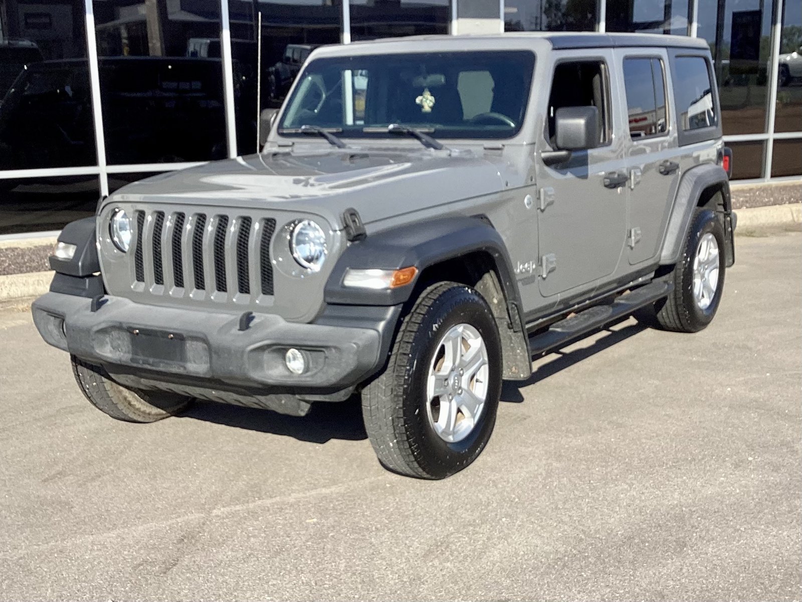 Used 2018 Jeep Wrangler Unlimited Sport S AWD/4WD image 2