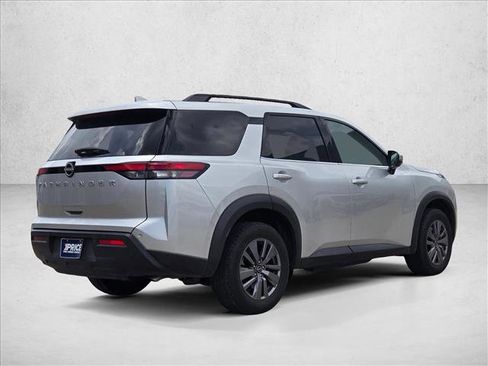 Used 2025 Nissan Pathfinder SV FWD image 5