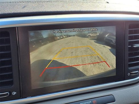 Used 2020 Kia Sportage LX w/ LX Popular Package image 27