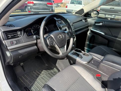 Used 2014 Toyota Camry SE image 10