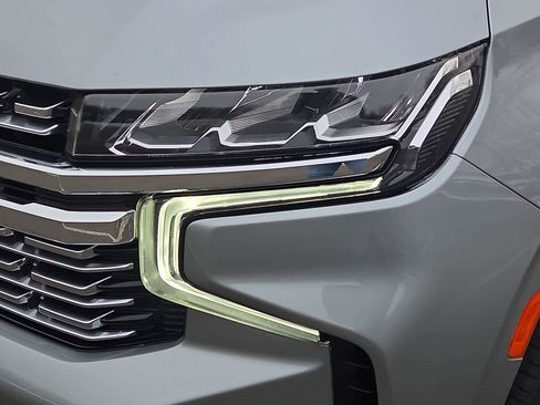 Used 2023 Chevrolet Suburban Premier image 10