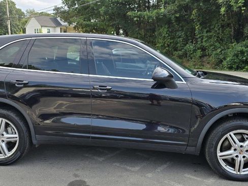 Used 2013 Porsche Cayenne S image 4