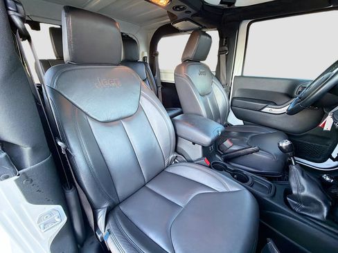 Used 2017 Jeep Wrangler Sahara w/ Mopar Chrome Edition Group image 13