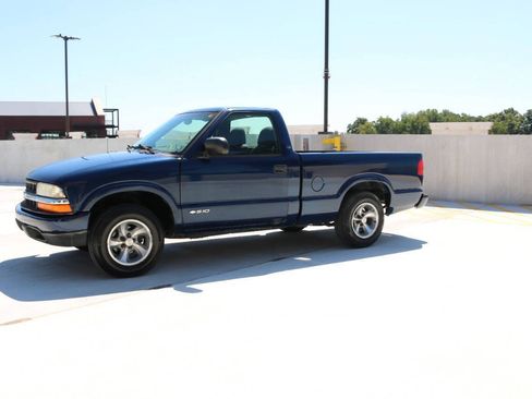 Used 2003 Chevrolet S10 Pickup LS RWD image 7