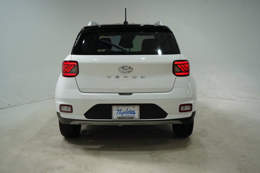 Used 2024 Hyundai Venue Limited FWD image 7